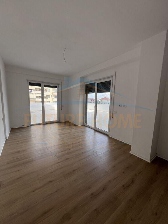 Shitet, Apartament 2+1+Verande, Unaza e Re