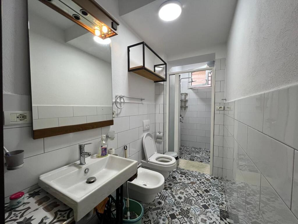 Jepet me qira Apartament 1+1, Pazari i Ri, Tiranë