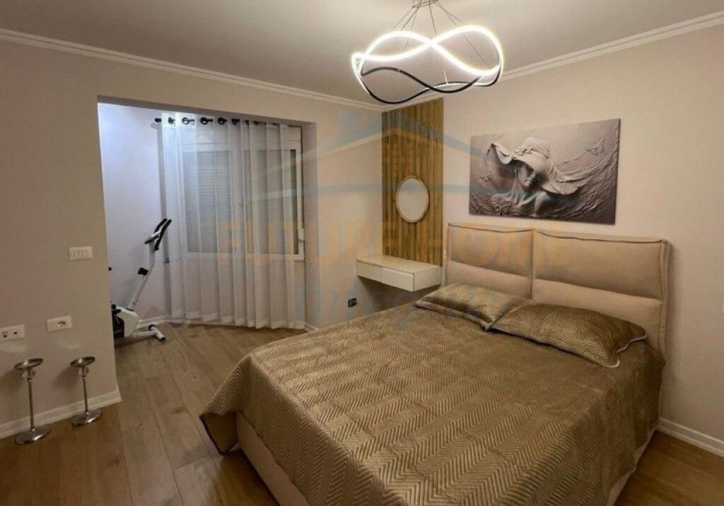 Qera Okazion - Apartament i mobiluar 2+1 tek Oxhaku ne Tirane