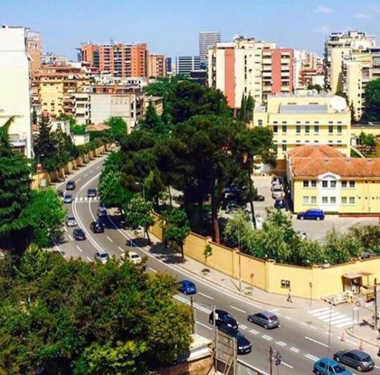 Jepet me qera zyrë në Rrugën e Elbasanit