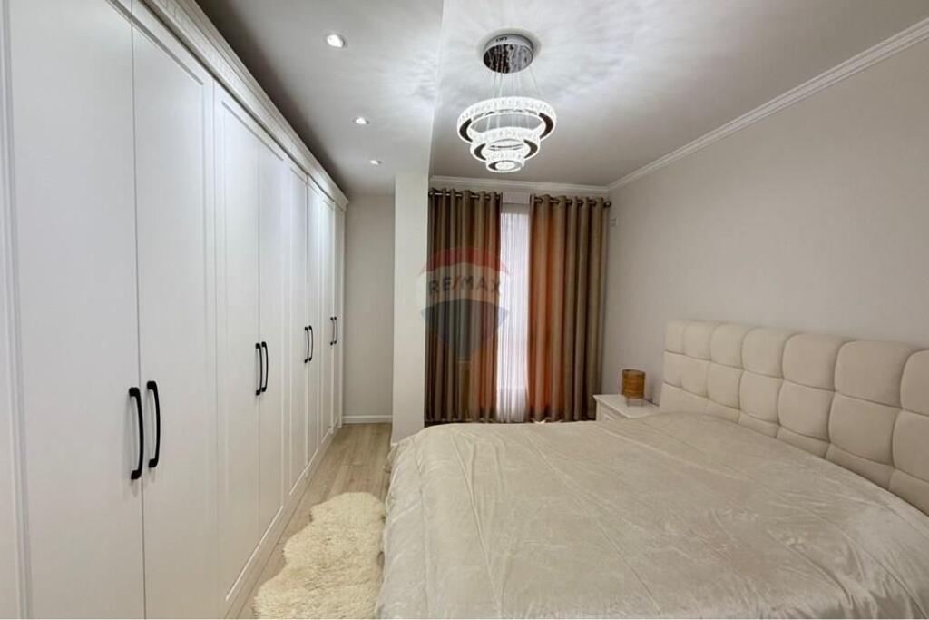 Shitet apartament 2+1 ne shkoze