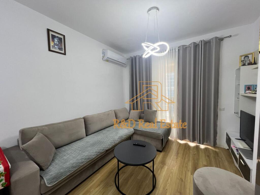 🏡 Jepet me qera apartament 1+1 – Ish Fusha e Aviacionit, Rruga e Dafinave