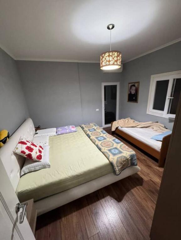 🏡 SHITET APARTAMENT 2+1 + DHOMË PUNE – STADIUMI DINAMO