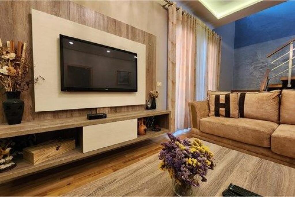 Duplex for rent on Jordan Misja Street!