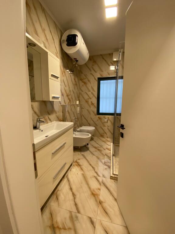 Apartament me qira në Bllok !