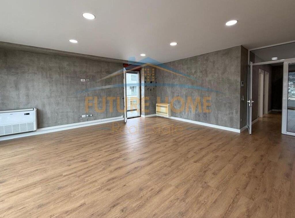 Qira, Ambient per zyra, Hilton Garden Inn Tirana.