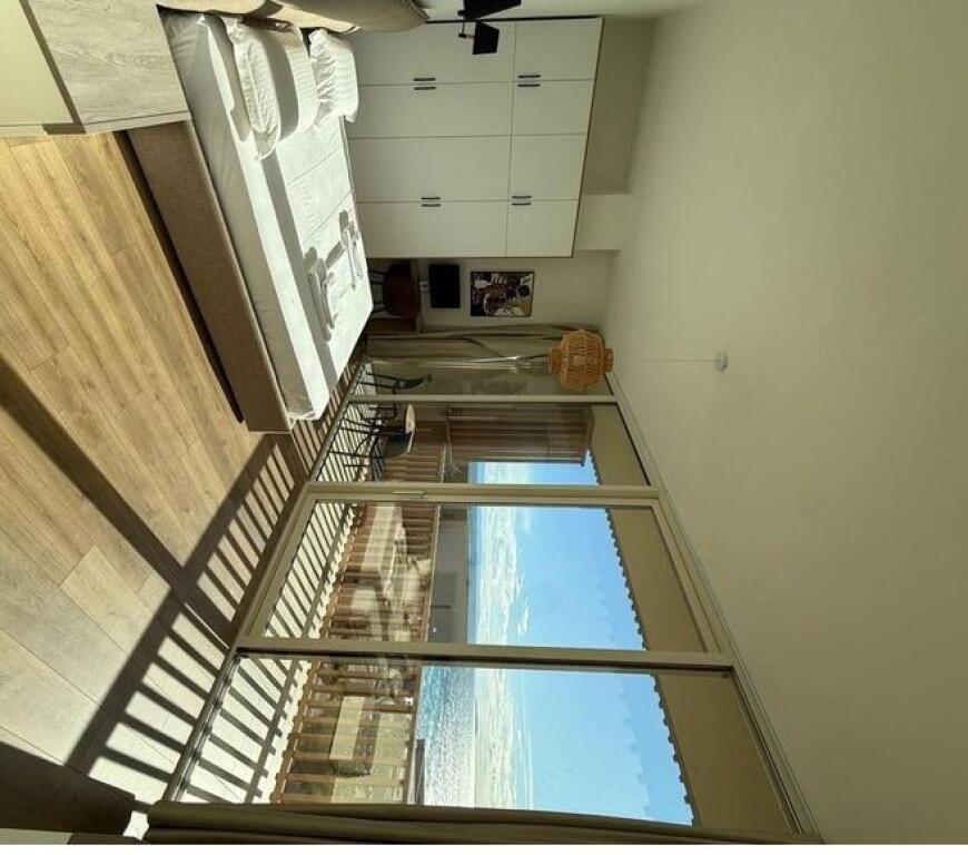 SHITET VILE NE GREEN COAST, VILLAGE,PALASE