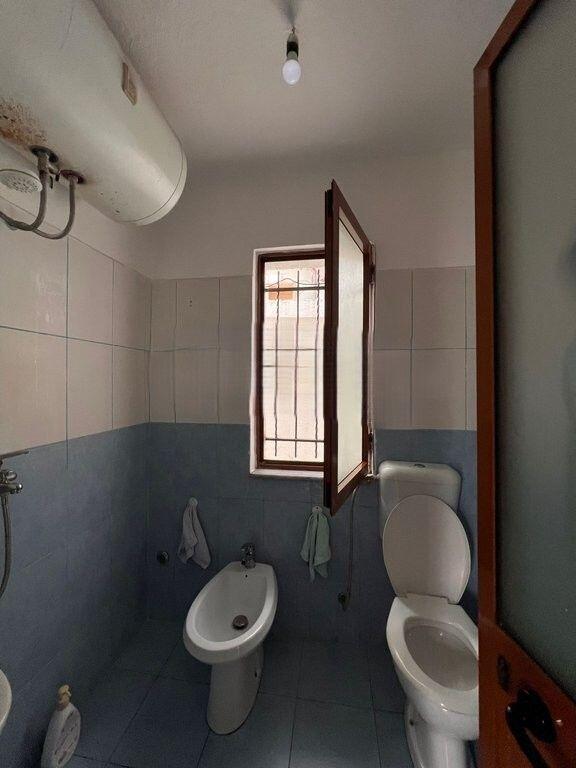 SHITET SHTËPI PRIVATE 1+1 ME AMBIENT KOMERCIAL TEK TRESHI 80,000 €