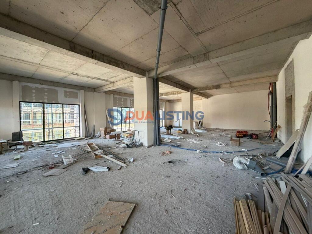 Trajtojme per Qira ambient biznesi ne 📍Rrugen e Kavajes, Kompleksi Square 21
