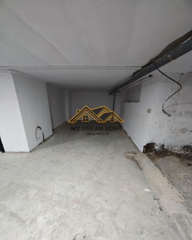 GARAZH TEK MARKATA NE DURRES, PER SHITJE !