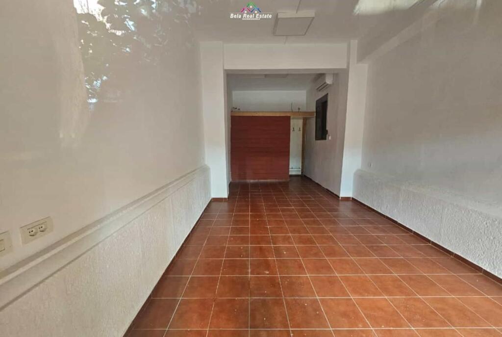 Dyqan Me Qera Prane Rruges se Elbasanit (ID BD21782) Tirane