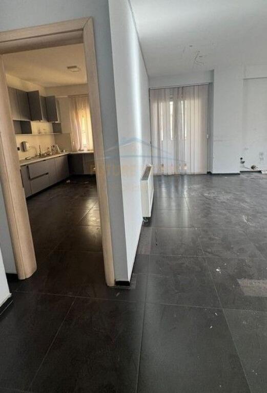 Qera, Ambient për Zyra, Bulevardi Gjergj Fishta, Tiranë.