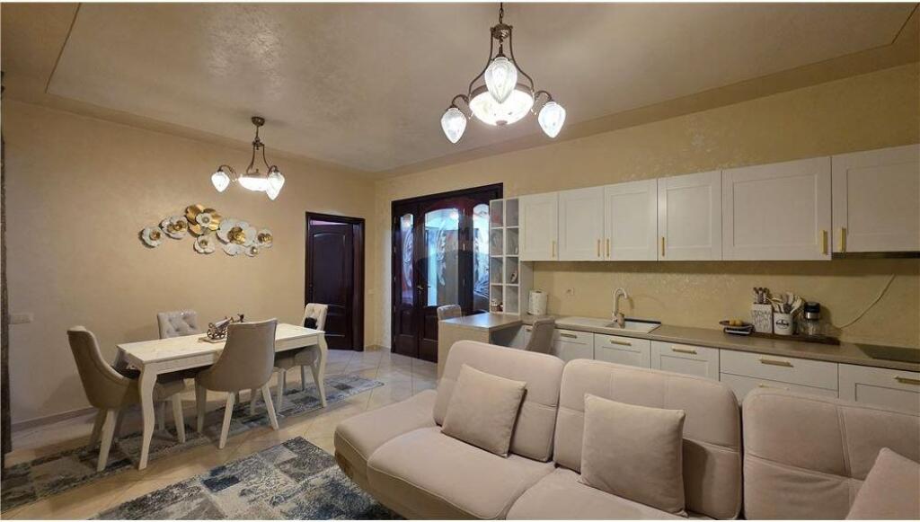 Apartament 2+1+2 ne shitje,Vlore pas Hotel Martini