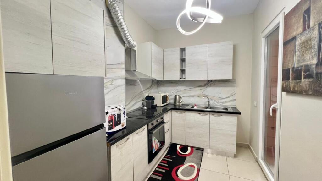 In Affitto: 2+1📍Facoltà di Scienze (Viale Zogu 1) - Palazzo V.2023 - Cucina Separata - Sup. 80m² - 60.000 Lek || Zona molto tranquilla e ricercata🏡