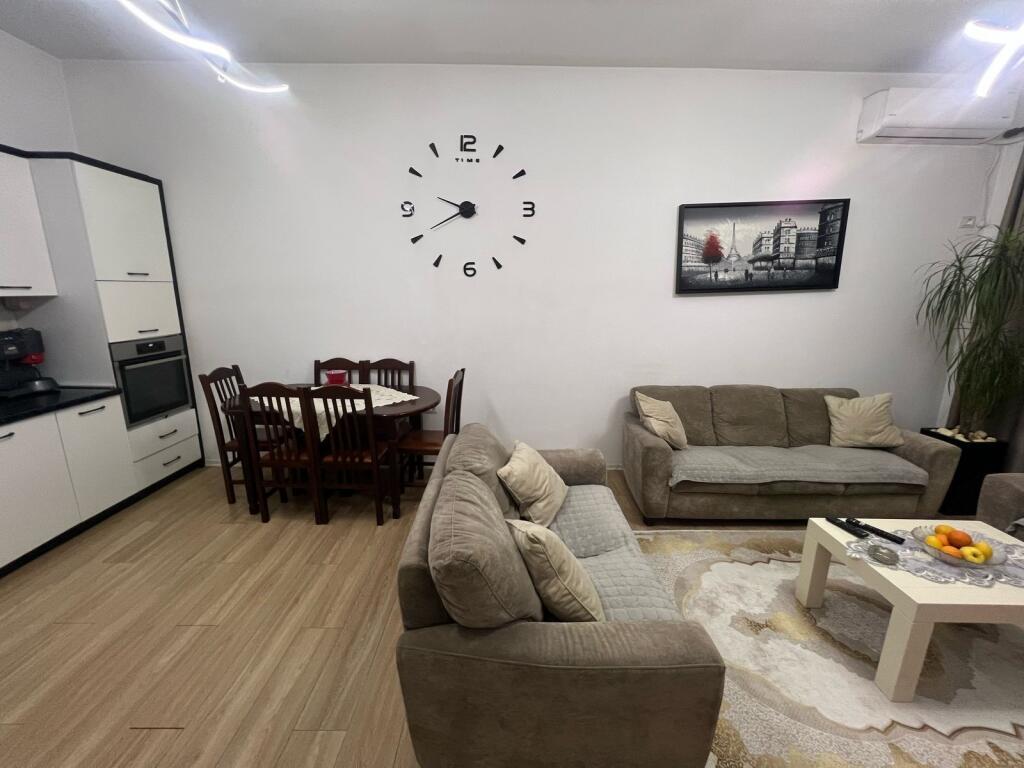 📣 QERA Apartament 2+1+2 📍 Prane Casa Italia ✨  🏢 Ndertim i Ri 🪜 Kati 1 (Banim) 🛋️ Mobiluar Me Kushte Bashkekohore 👫 Preferohen Kliente Familjare  💶 Cmimi 500 Euro