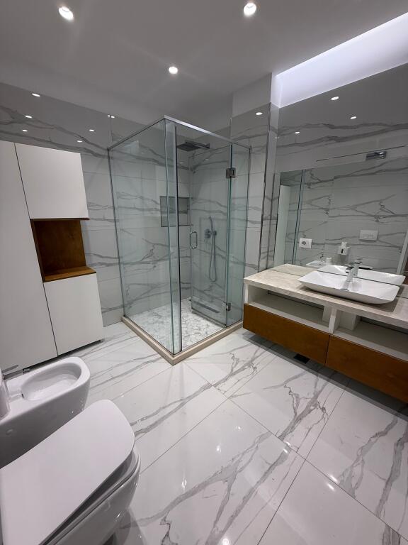 Apartament modern 3+1+2 me qera ne Bllok