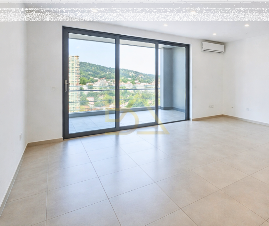 Shitet apartament në Tiranë.