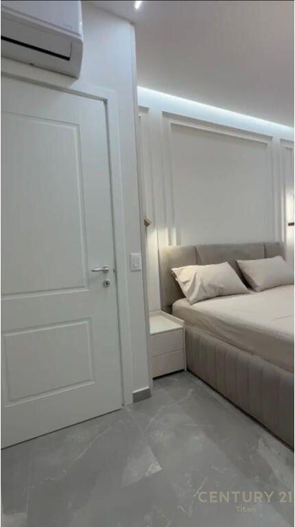 Jepet me qira apartament 2+1+2 ne Don Bosko 900 € /Muaj Sip. Totale  100m2