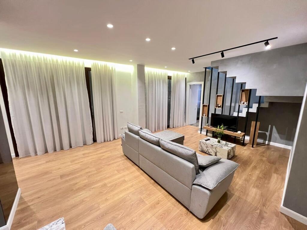 📣 SUPER DUPLEX FOR RENT 👉 Typology 2+1+2 📍Near the Center 🛣️ "Barrikadave" Street ✨