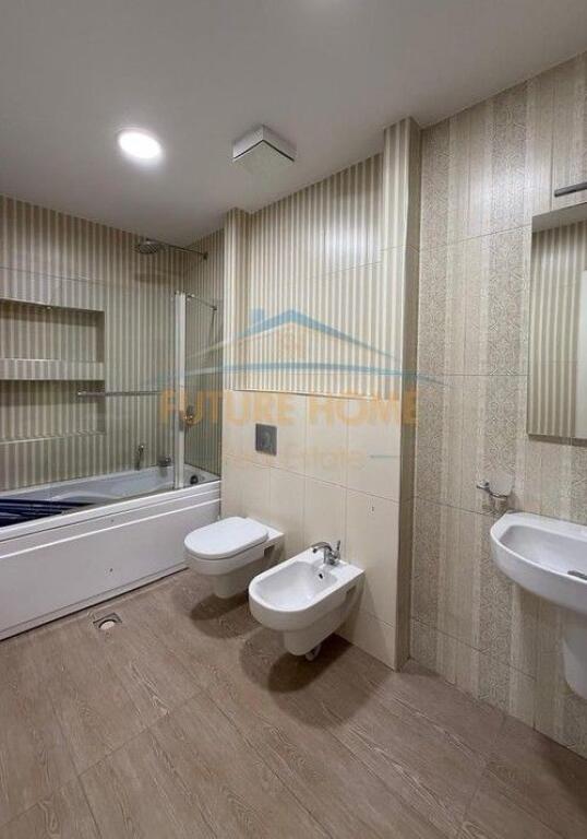 Qira, Ambient per zyra, Hilton Garden Inn Tirana.