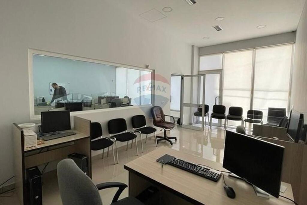 OFFICE FOR SALE, ALI DEM STREET!