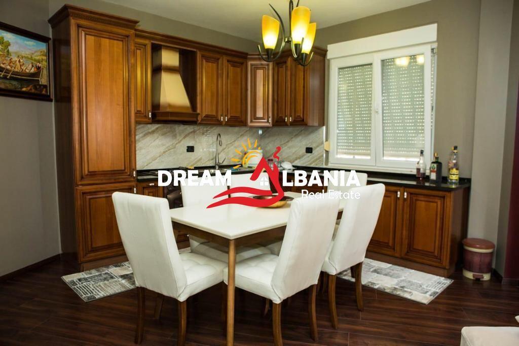 Apartament 2+1 me qera tek sheshi Willson prane Proper Pizza ne Tirane (ID 4221795 )