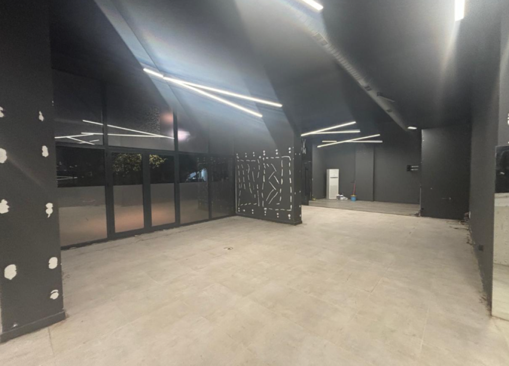 🏢 Ambient Biznesi me Qira – Qendër, Bulevardi Zogu I