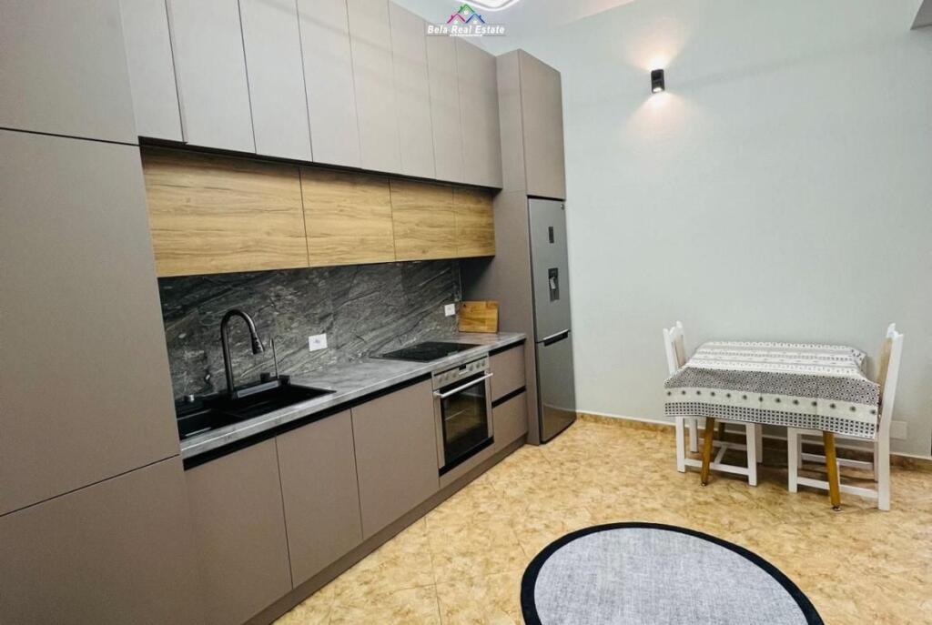 Appartamento In Affitto 2+1 Vicino Al Vecchio Parco (ID B221390) Tirana