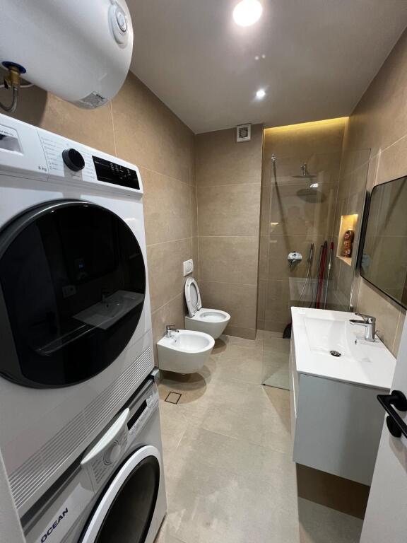 Qera , Apartament 1+1 , Komuna e Parisit , Tirane