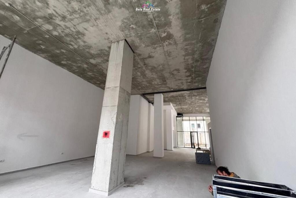 Negozio in Affitto in Via Barrikadave (ID BD21780) Tirana