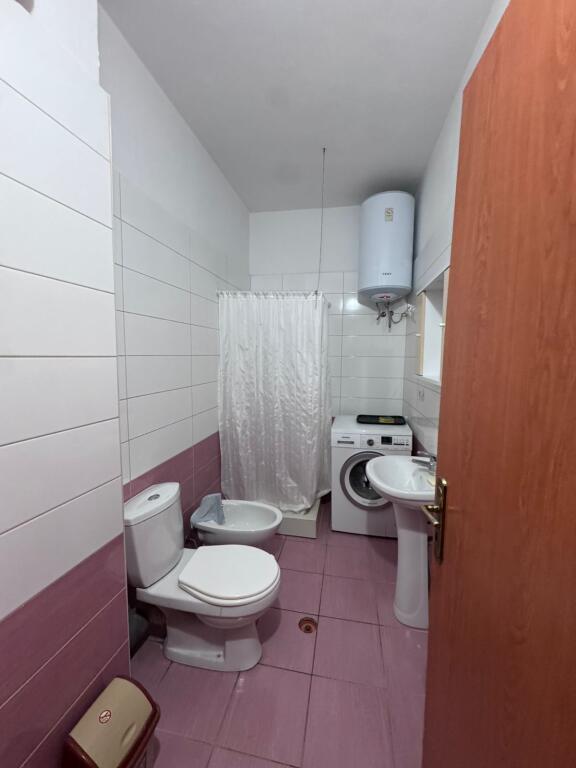 Jepet me qera ap 2+1 unaza e re astir