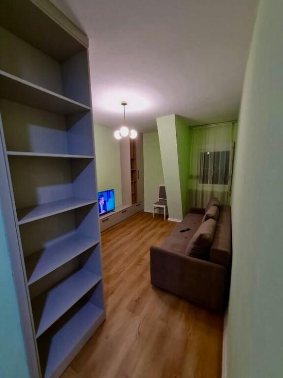 Shitet, Apartament 2+1+ Post Parkimi, Rruga e Kavajës, Tiranë.