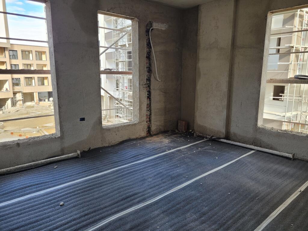 Shitet apartament  2+1 Rajoni policise nr.4(Afer me kinostudion)