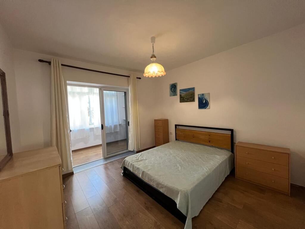 Jepet me qira Apartament 1+1, Pazari i Ri, Tiranë