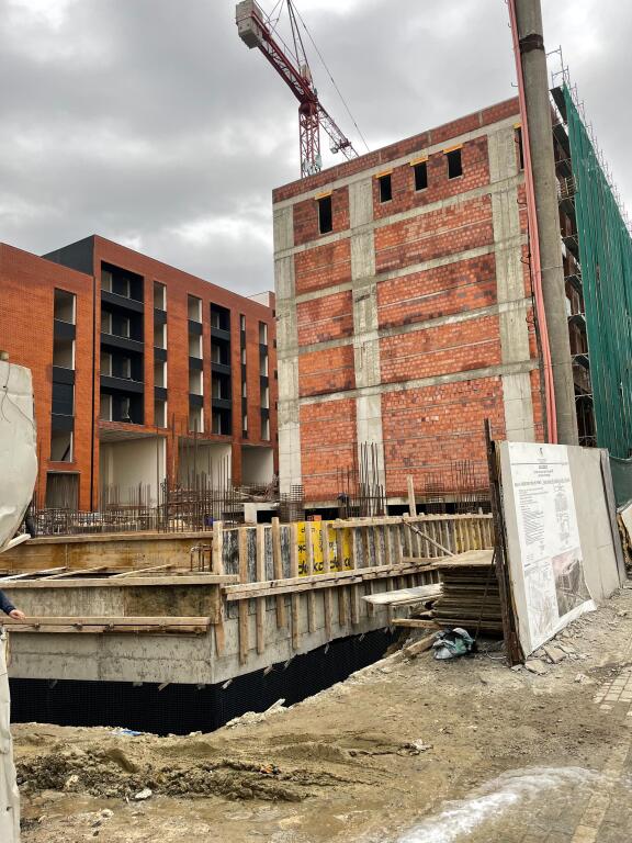 Shitet 2+1+Parkim/ Babrru