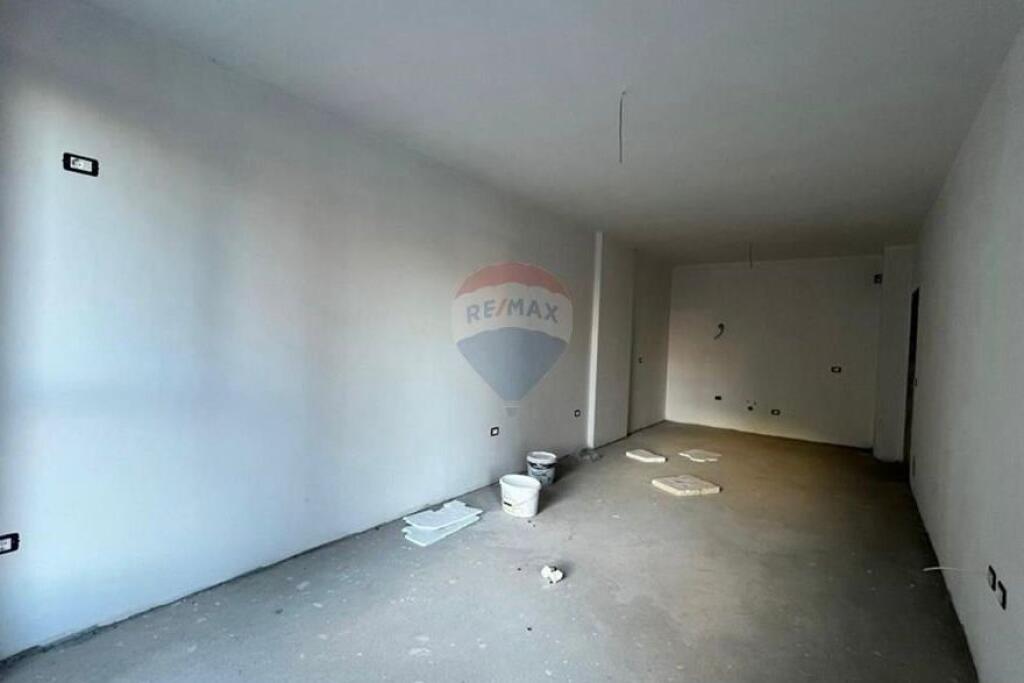 Apartament 1+1 per shitje, Ish station i trenit, prane Bulevardit te Ri!