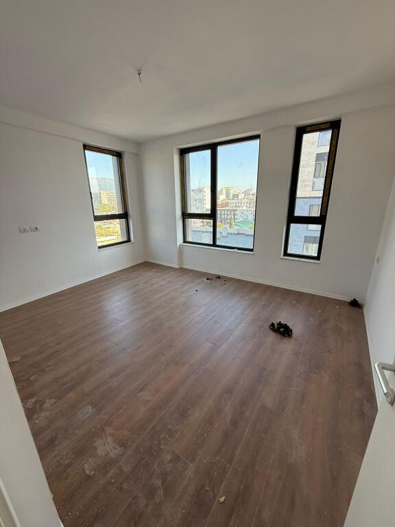 Zyrë me Qira tek Jordan Misja