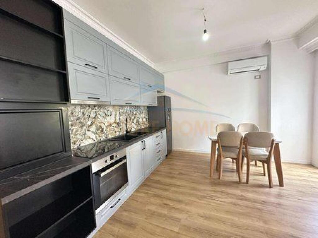 Shitet , Apartament 2+1 , Brryli , Tek Poliklinika Nr. 2