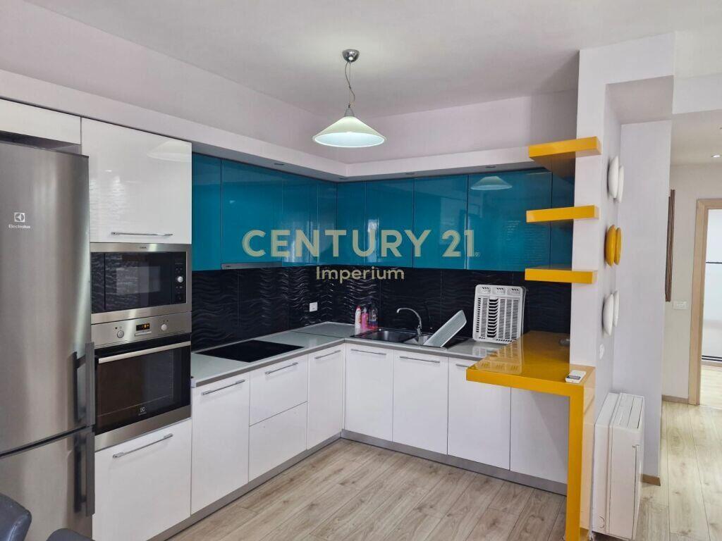 Shitet Apartament 3+1 i Arreduar – Yzberisht, Tiranë