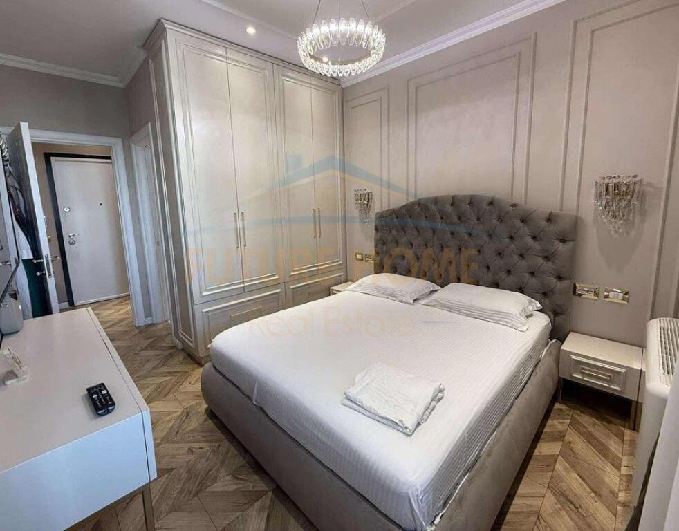 Shitet, Apartament 2+1+2, "Square 21", Rruga e Kavajes, Tiranë