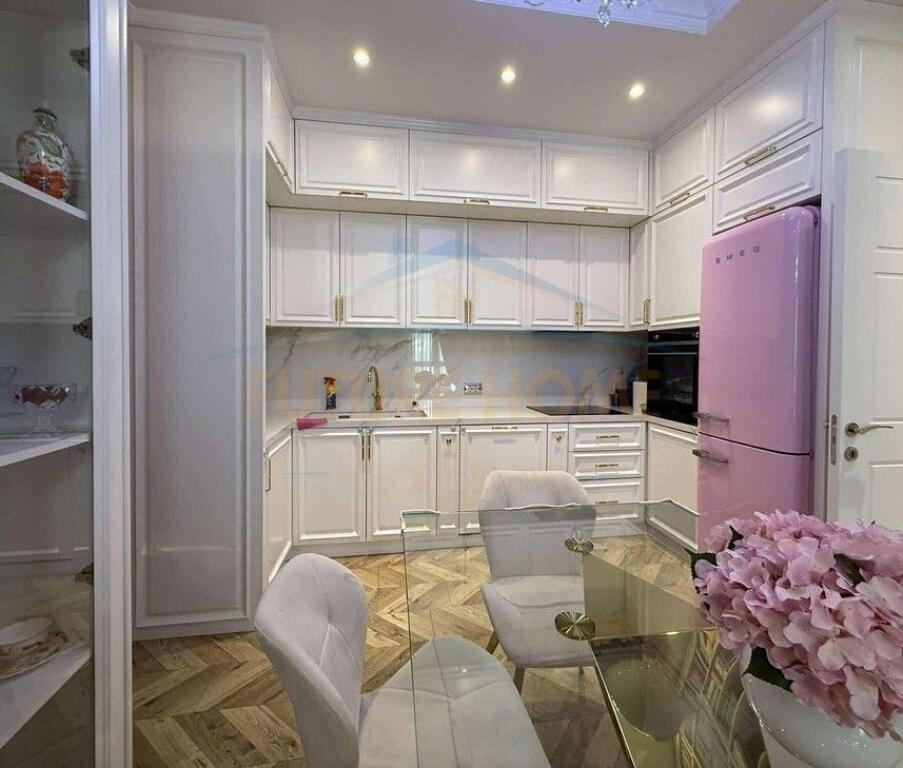 Shitet, Apartament 2+1+2, "Square 21", Rruga e Kavajes, Tiranë