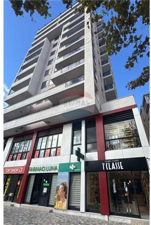 🏢 Dyqan për Shitje – Sheshi Isa Boletini, Vlorë