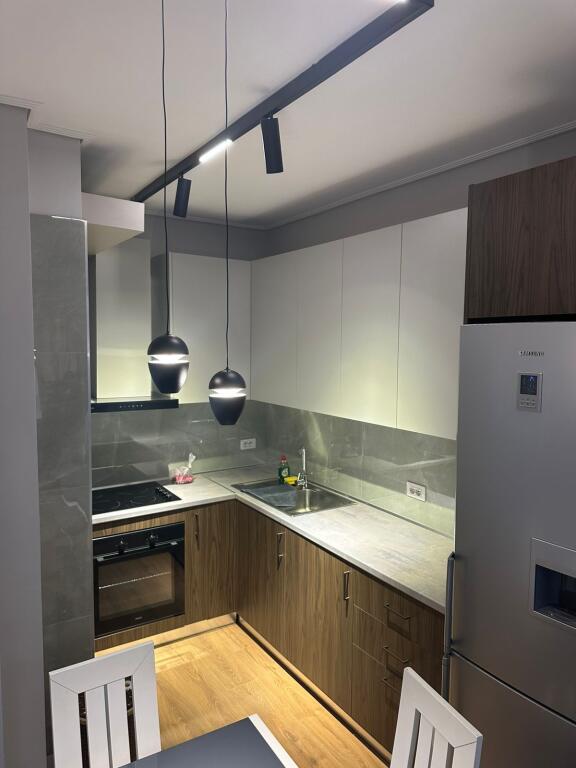 Jepet me qira 1+1 UNIVERS CITY 400 mije