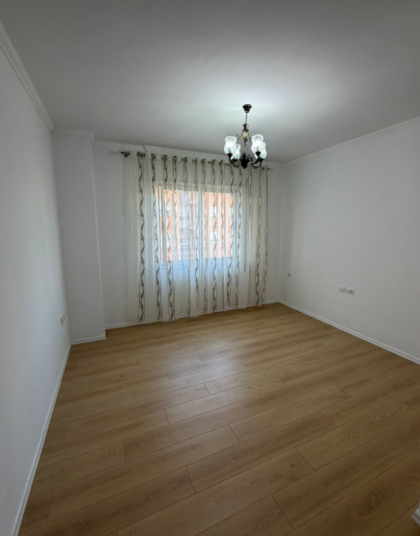 🏠 Shitet apartament 1+1 – Fresk