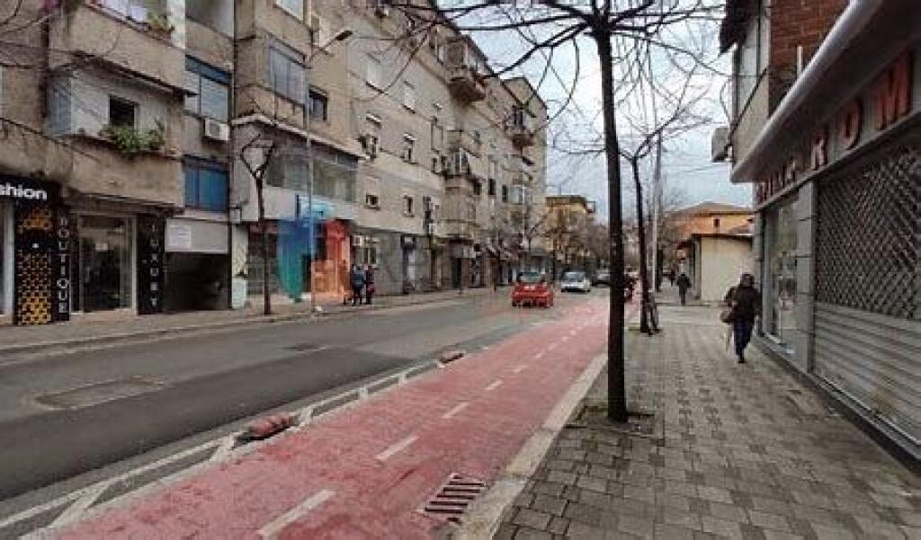 Shitet apartament 2+1+2 tualete tek Hoxha Tahsim!