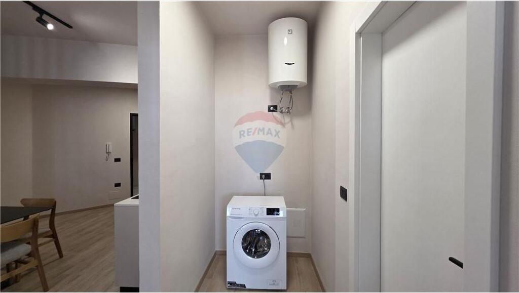 🏢 Apartament 1+1 për Shitje – Lungo Mare, Vlorë