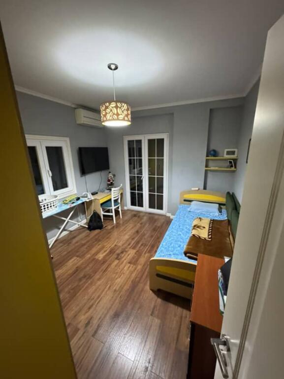 🏡 SHITET APARTAMENT 2+1 + DHOMË PUNE – STADIUMI DINAMO