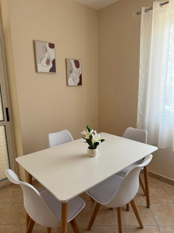 Jepet me qera Apartament 1+1 ne Plazh Hekurudha