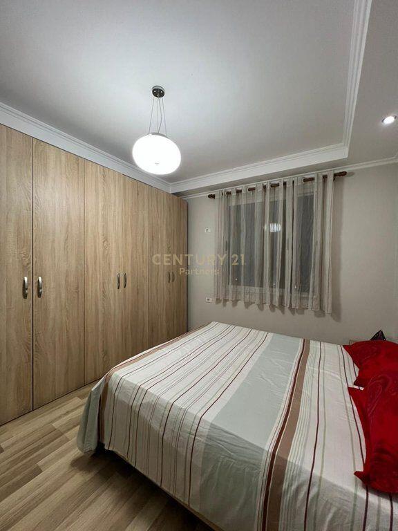 Jepet me qira apartament 2+1 në zonën Lulishtja 1 Maji