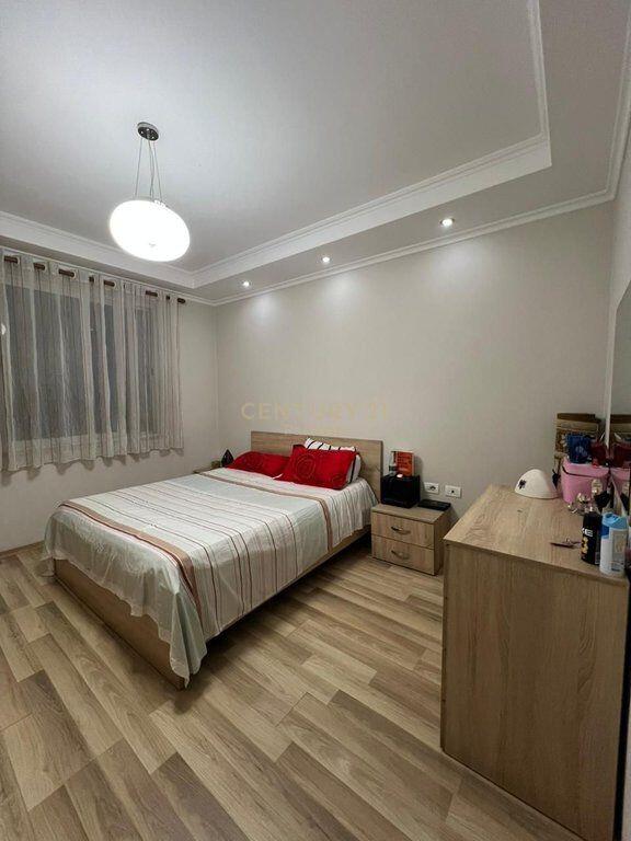 Jepet me qira apartament 2+1 në zonën Lulishtja 1 Maji